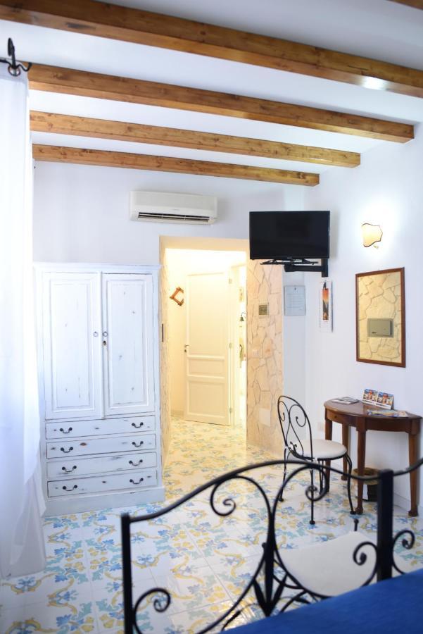 B&B Antico Palmento 利帕里 外观 照片