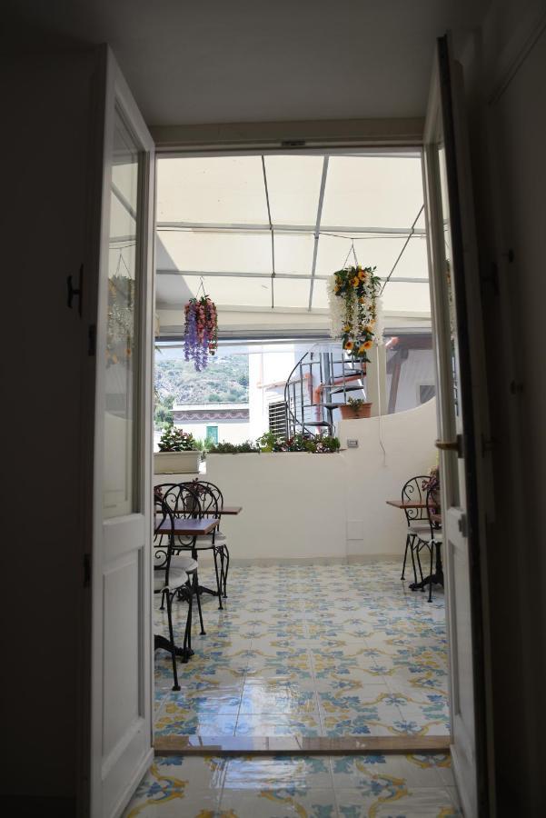 B&B Antico Palmento 利帕里 外观 照片