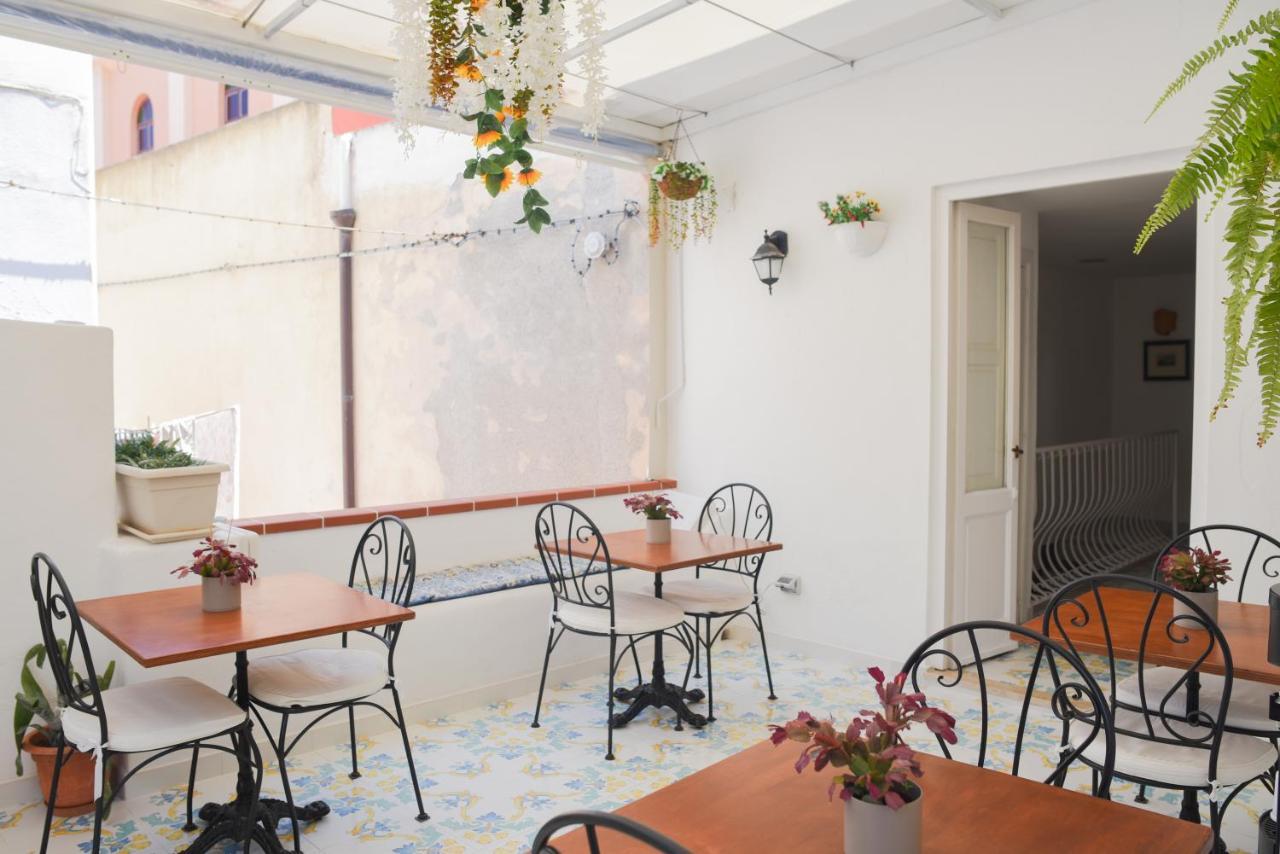 B&B Antico Palmento 利帕里 外观 照片