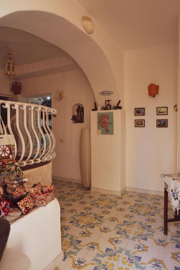B&B Antico Palmento 利帕里 外观 照片